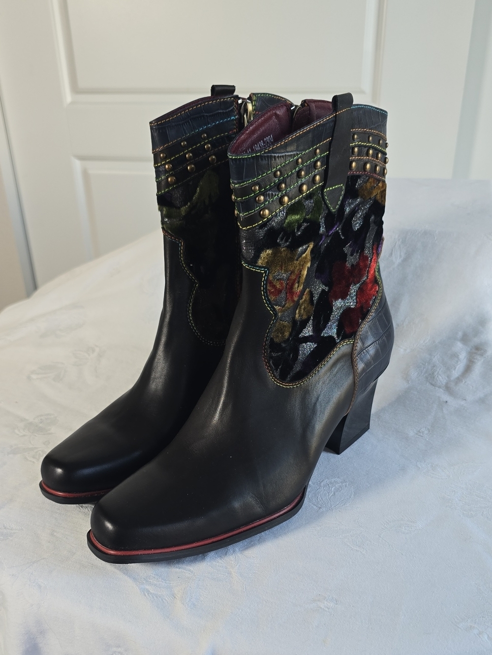 L'Artiste Black Leather Heeled Ankle Boots with Multicolor Flowers Size EU 41